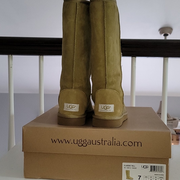 Classic Tall Ugg Sage Color- Authentic - Picture 4 of 7